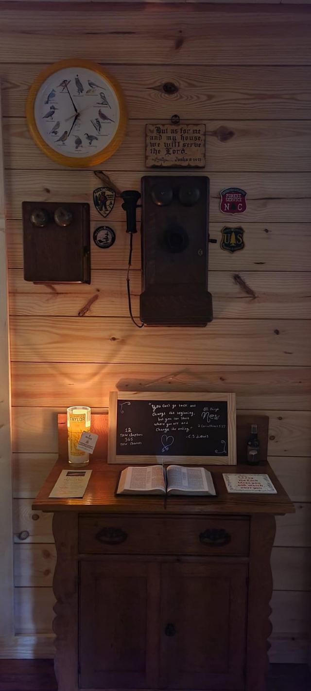 My safe cabin 🐻 home from the world in Western NC Blueridge Mountains 