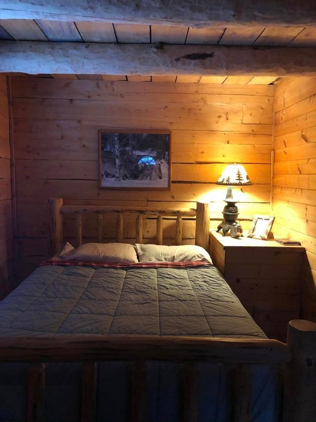 The “Twin Cabins” here on my property are sorta plain as compared to the other cabins, but still have character and are quite cozy.