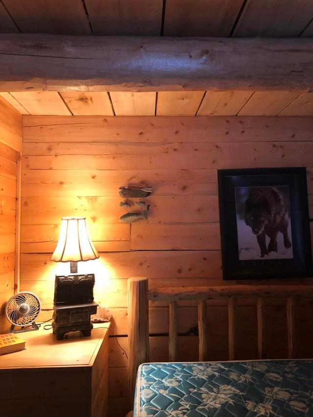 The “Twin Cabins” here on my property are sorta plain as compared to the other cabins, but still have character and are quite cozy.